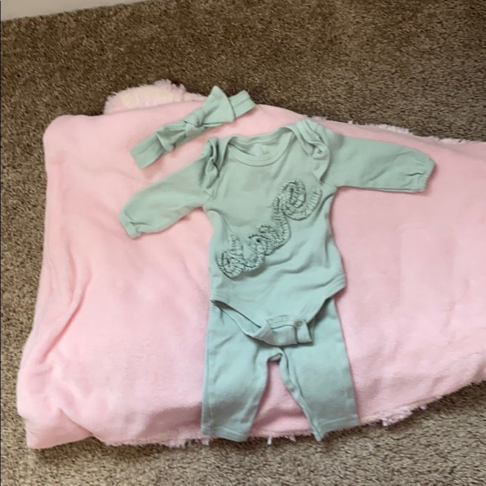 Baby girls outfit with headband